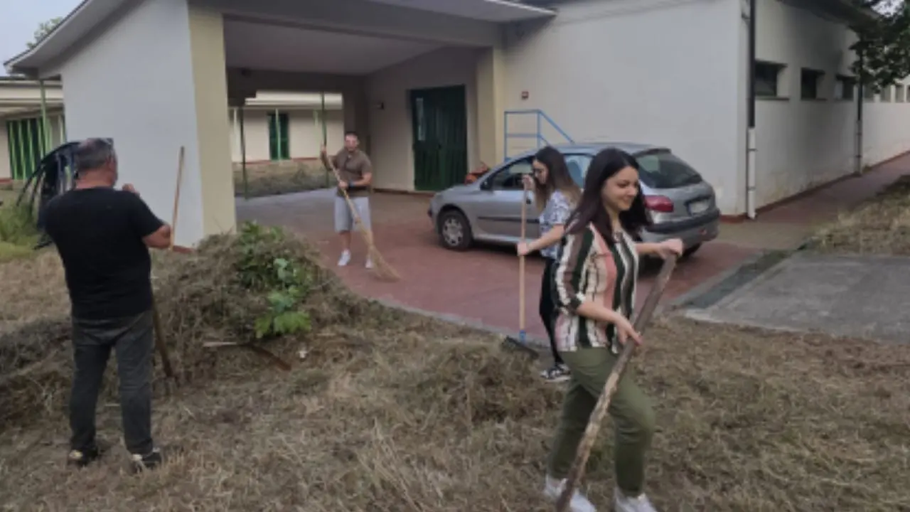 Sant'Onofrio, il sindaco ringrazia i volontari dell'associazione AttivaMente che hanno ripulito l'area del Centro operativo comunale