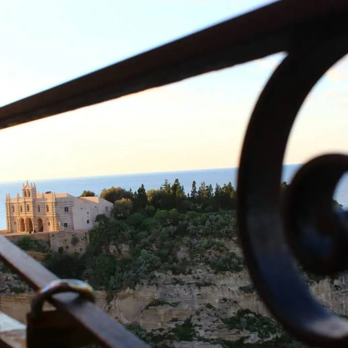 Tropea, per affacciarsi dalla balconata del corso \"bisognerà pagare\" - Video