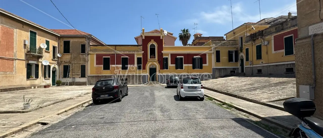 Gli “chiudono” l’acqua dopo 120 anni: 19 famiglie di Tropea a secco da mesi denunciano il sindaco di Drapia - VIDEO
