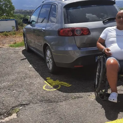 Briatico, Emiliano ottiene il parcheggio per disabili: «Grazie di cuore»