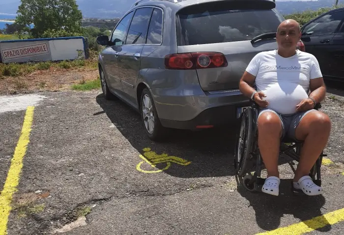 Briatico, Emiliano ottiene il parcheggio per disabili: «Grazie di cuore»