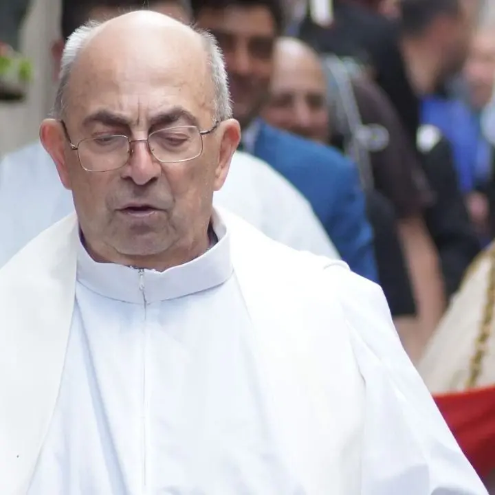 Fabrizia piange don Raffaele Latassa, il cordoglio del sindaco: «Un esempio per tutti, 50 anni al servizio della comunità»