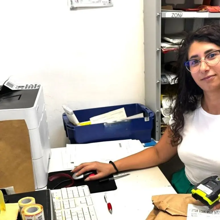 Gli acquisti online dominano a Vibo e Catanzaro: +25% di pacchi consegnati da Poste nei primi tre mesi del 2025