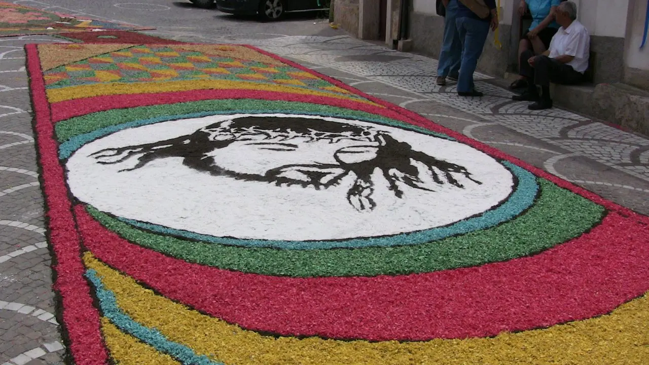 Arte e fede, a Santa Domenica di Ricadi torna l'infiorata nel giorno del Corpus Domini