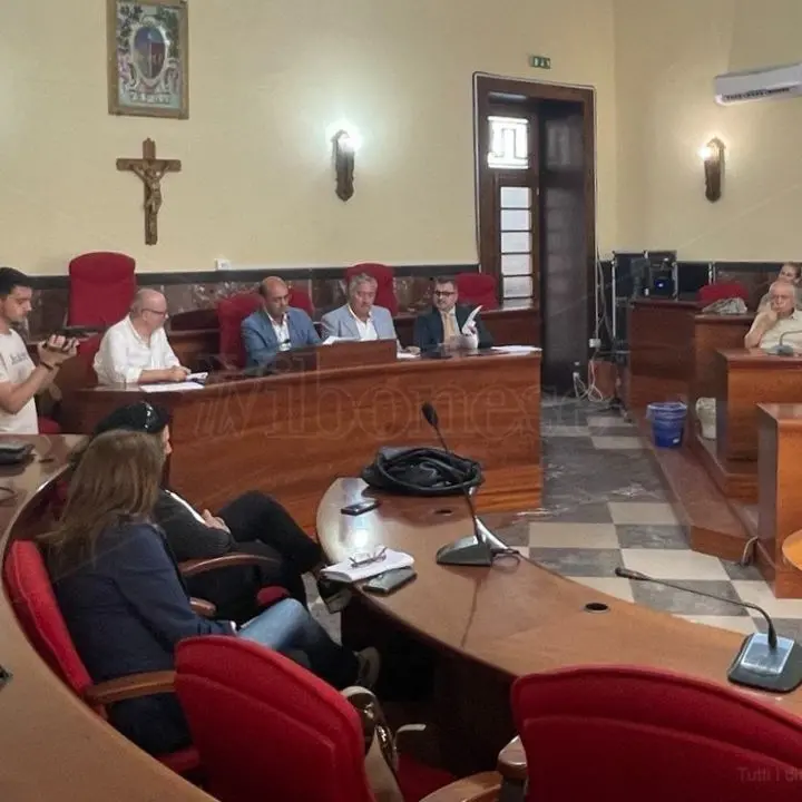 Sanità vibonese in piena crisi, il 26 agosto nuova conferenza dei sindaci: focus su atto aziendale e programmazione futura