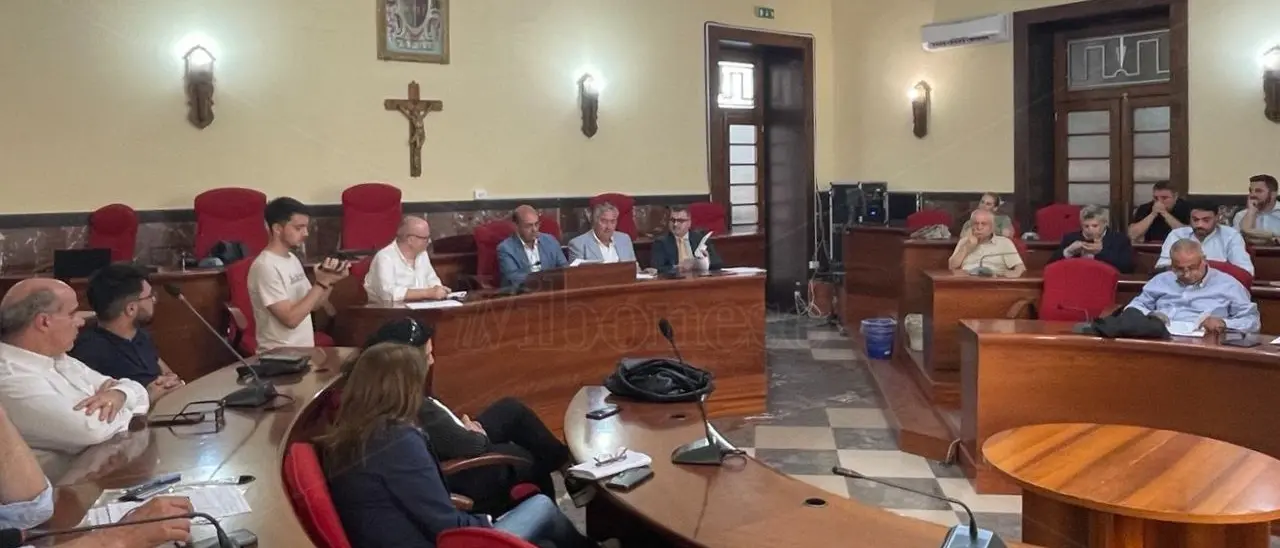 Sanità vibonese in piena crisi, il 26 agosto nuova conferenza dei sindaci: focus su atto aziendale e programmazione futura