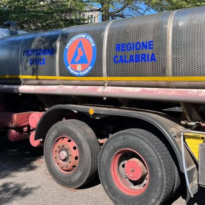 Carenza idrica a Drapia: arriva l'autobotte (con acqua non potabile) per sopperire allo stop dell'erogazione nelle case