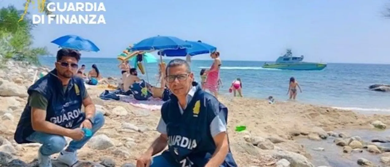 Joppolo, tartaruga marina con una pinna ferita soccorsa e salvata sulla spiaggia di Coccorino
