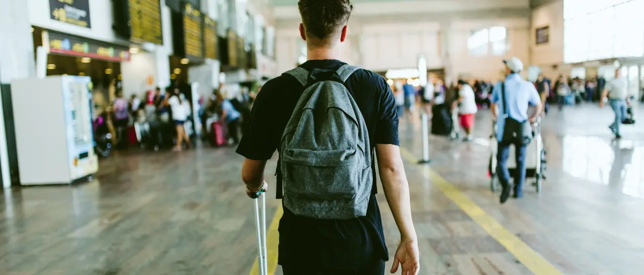 Fuggi figlio mio e ama la Calabria da lontano, l’unico modo per continuare a farlo