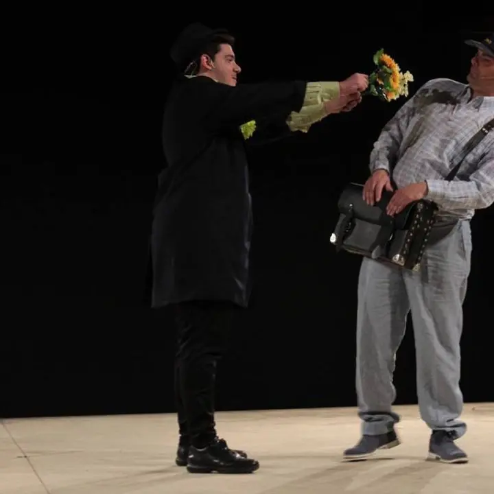 LaboArt chiude a Parghelia l'anno delle attività formative teatrali 2024-2025 con lo spettacolo itinerante \"Nella mia stanza l'Orsa Maggiore\"