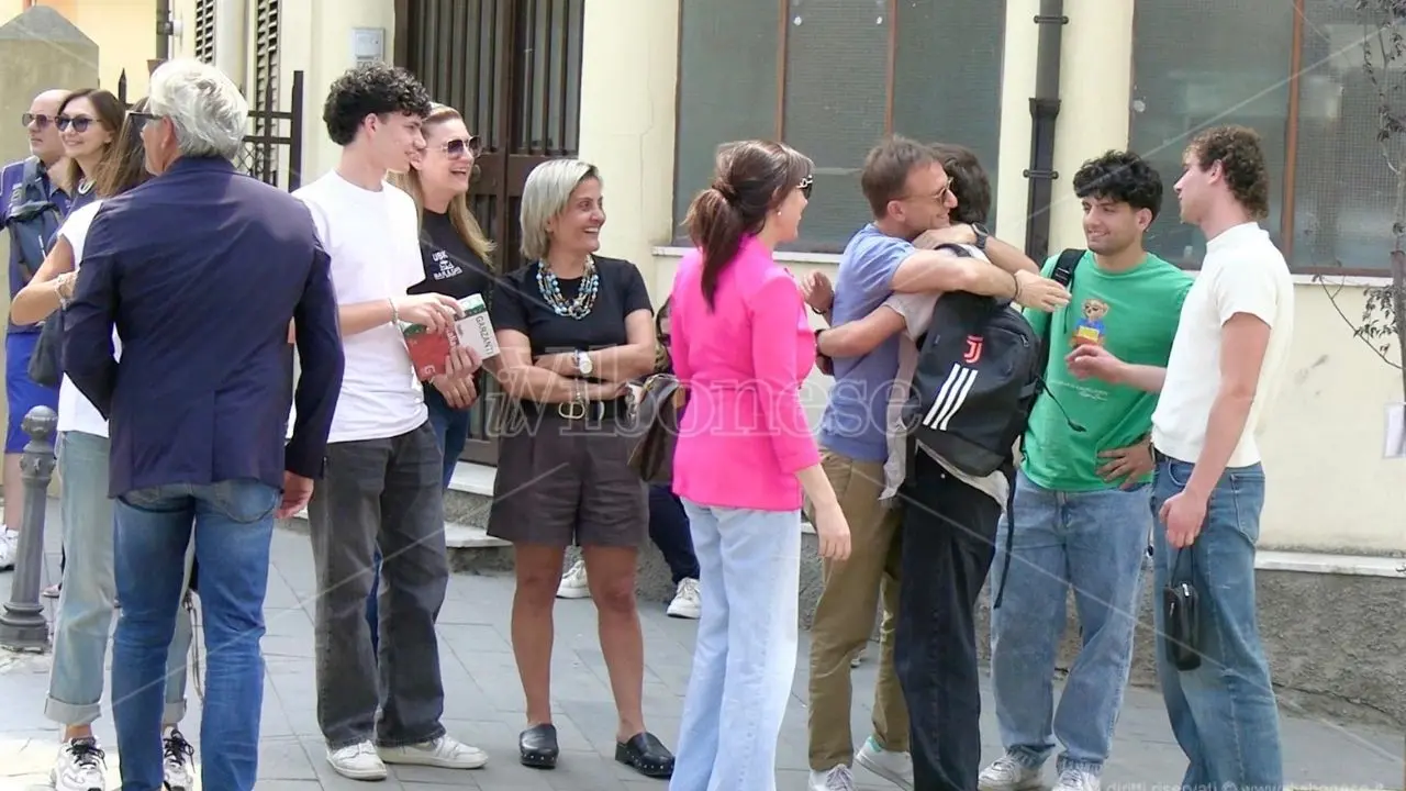 Esame di maturità nel Vibonese, i ragazzi del Classico soddisfatti delle tracce: «Ci aspettavamo l’IA, ma va bene così» - VIDEO