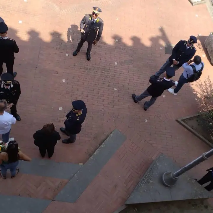 Prefetto, questore e vertici di carabinieri e guardia di finanza insieme a Dinami per mostrare (letteralmente) che lo Stato c'è