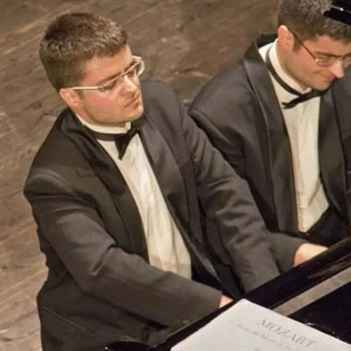Tra romanticismo e brillantezza tecnica: il duo De Stefano porta la grande musica russa al Conservatorio Torrefranca di Vibo Valentia