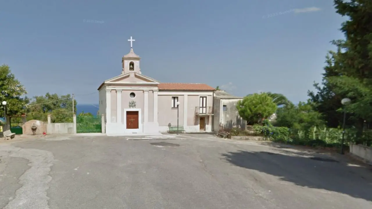 Il borgo di San Pietro prende vita tra racconti e opere d'arte, al via la prima kermesse culturale