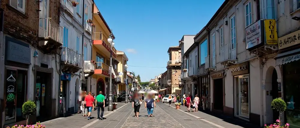 Commercio in crisi lungo corso Vittorio Emanuele III, gli esercenti ci riprovano con la \"zona 30\" - Video