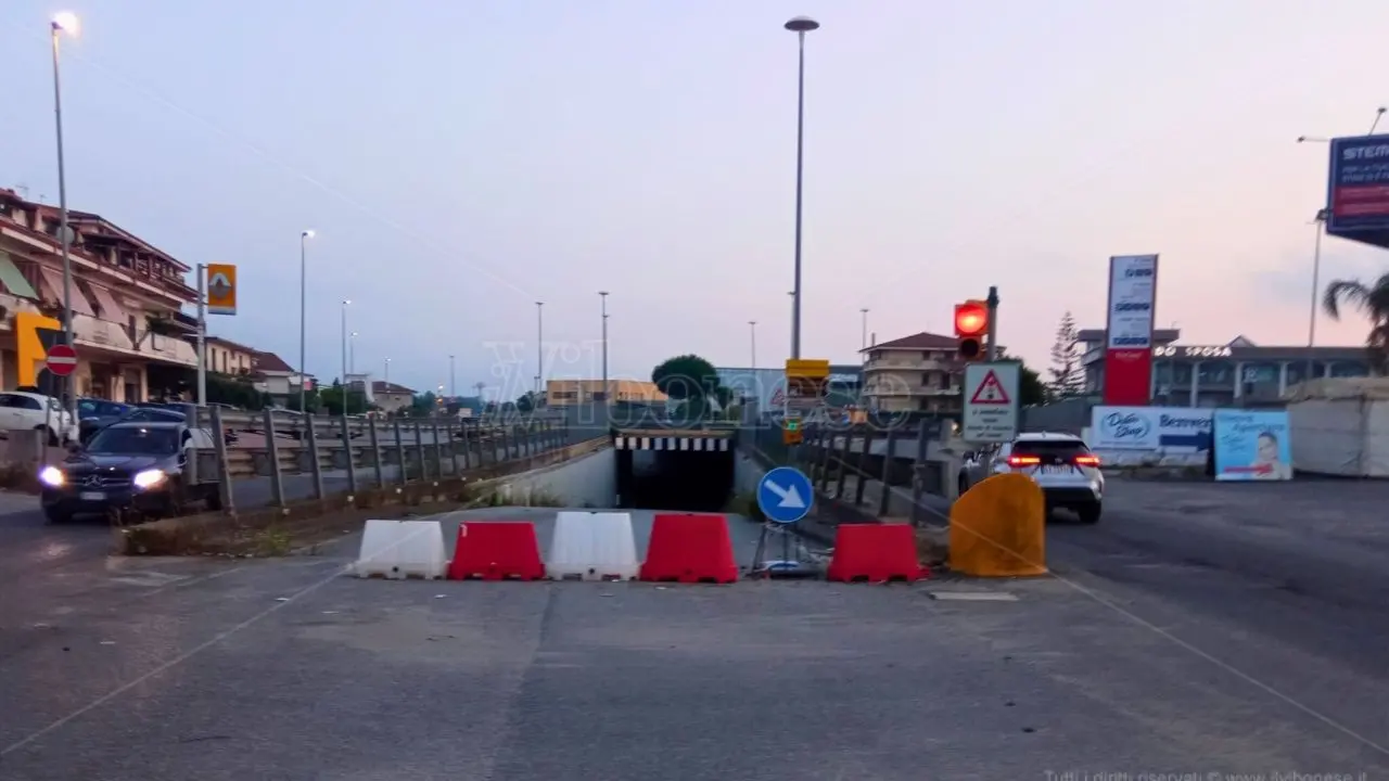 Statale 18, il tunnel del Vibo Center ancora chiuso dopo 8 mesi: istituzioni silenti e questione archiviata alla voce \"tanto a che serve?\"