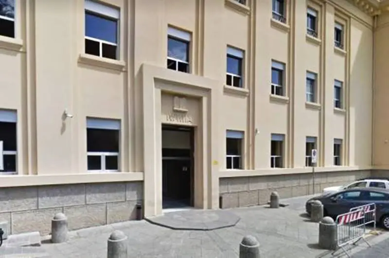 Marijuana a Longobardi, obbligo di presentazione alla pg per giovane di Vibo Marina