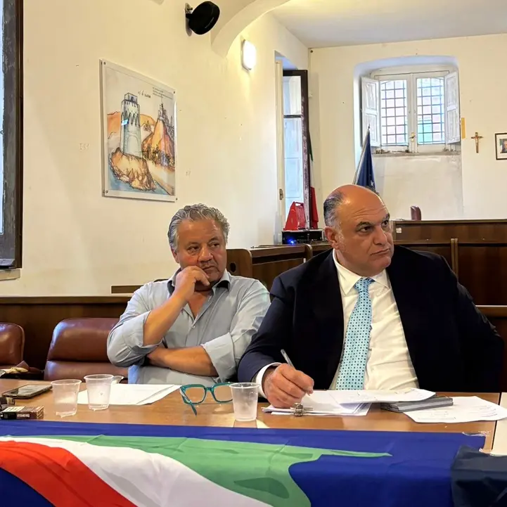 Fratelli d'Italia Vibo si riunisce a Nicotera per parlare di turismo e Costa degli Dei con l'assessore regionale Calabrese