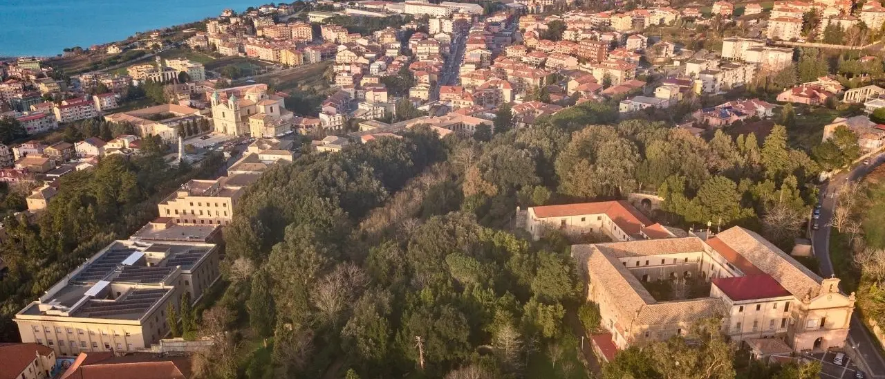 Vibo ha bisogno di occhi che sappiano vedere anche la bellezza che resiste, non solo il degrado