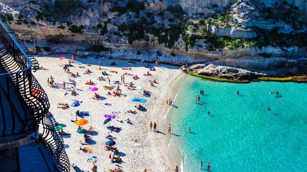 Tropea, torna Goletta Verde: il programma della tre giorni per sensibilizzare su spiagge più pulite e tutela dell'ecosistema marino