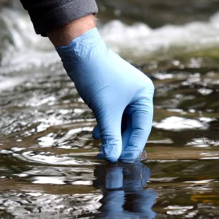 Mo rubano anche le provette con l’acqua da analizzare: Arpacal denuncia il furto dei campioni prelevati all’Angitola