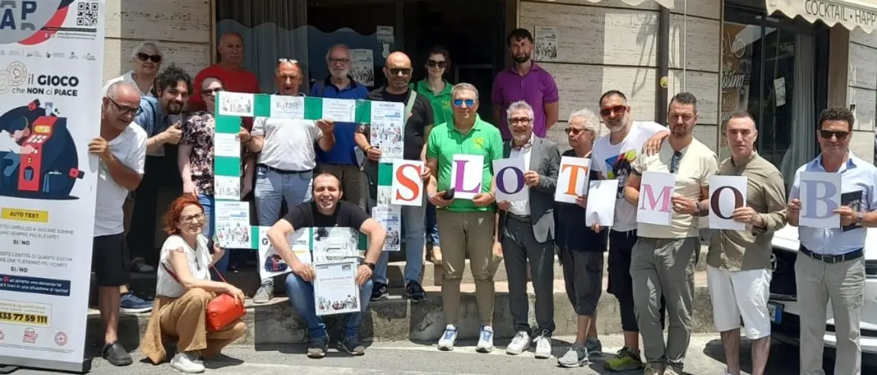 Libri invece di slot machine: l’esempio dello ''Scrivo lounge bar'' a Serra San Bruno contro la dipendenza dal gioco d'azzardo