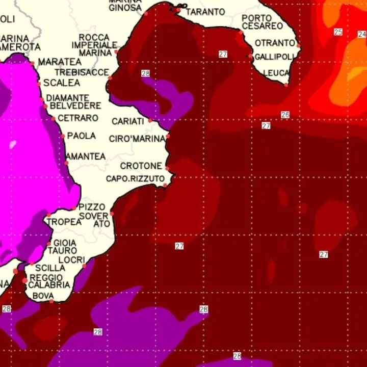 Meteo, il mare ribolle: al largo del Vibonese l'acqua ha raggiunto i 30 gradi. Giugno record ma il termometro continuerà a salire