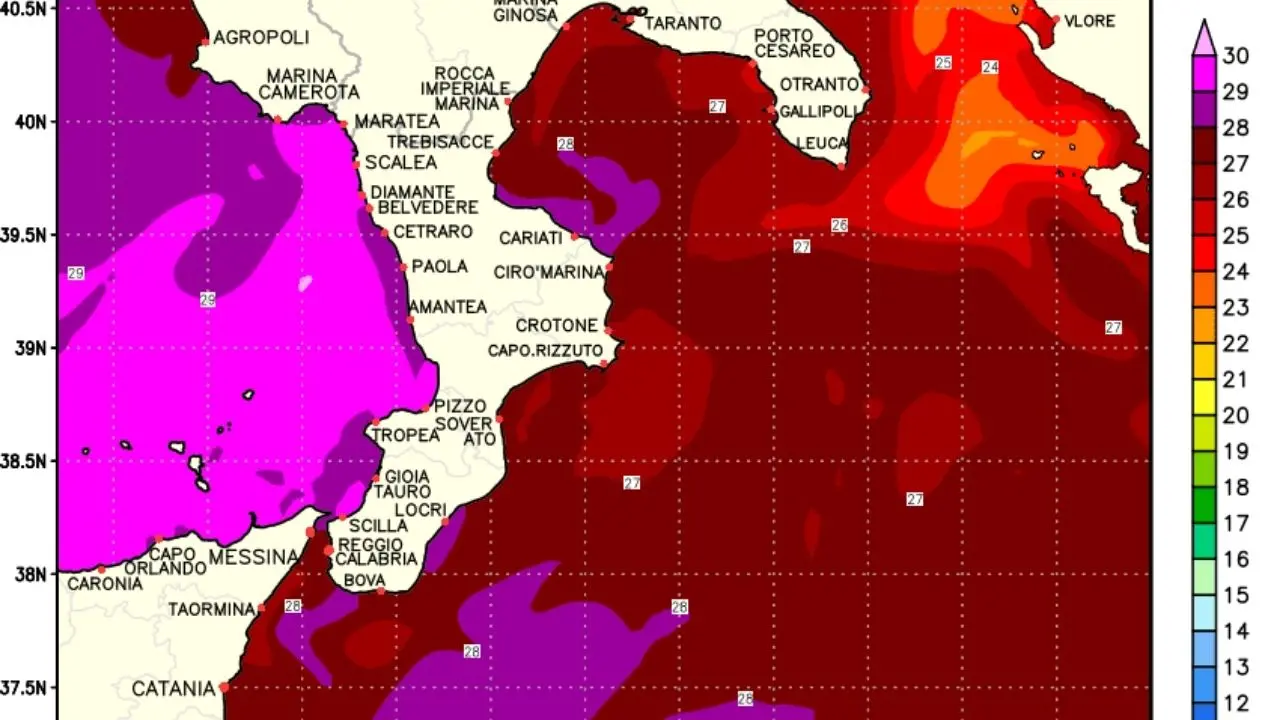 Meteo, il mare ribolle: al largo del Vibonese l'acqua ha raggiunto i 30 gradi. Giugno record ma il termometro continuerà a salire