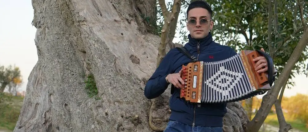 “Calabria non m’abbandunari”, ecco il nuovo singolo del cantautore Antonio Cocciolo - Video