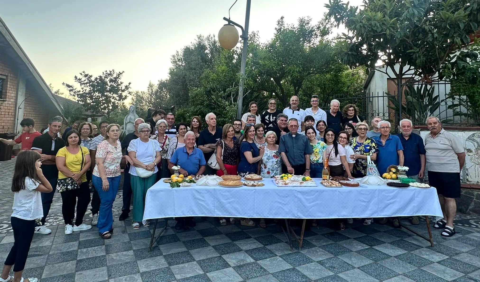 Mandaradoni in festa per l’arrivo del nuovo parroco don Arena, i fedeli: «Sia l'inizio di un nuovo cammino»