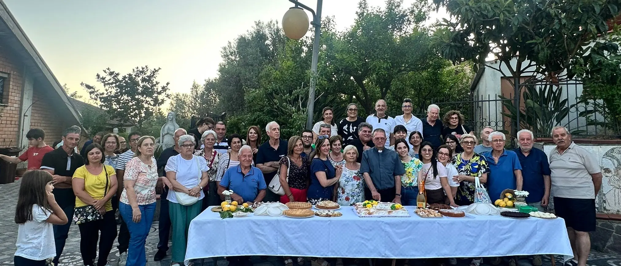 Mandaradoni in festa per l’arrivo del nuovo parroco don Arena, i fedeli: «Sia l'inizio di un nuovo cammino»