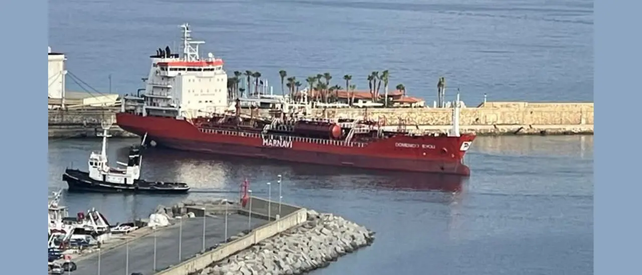 Incendio su una nave cisterna diretta a Vibo Marina, Fit-Cisl: «Grazie a equipaggio e autorità scongiurate conseguenze gravi»