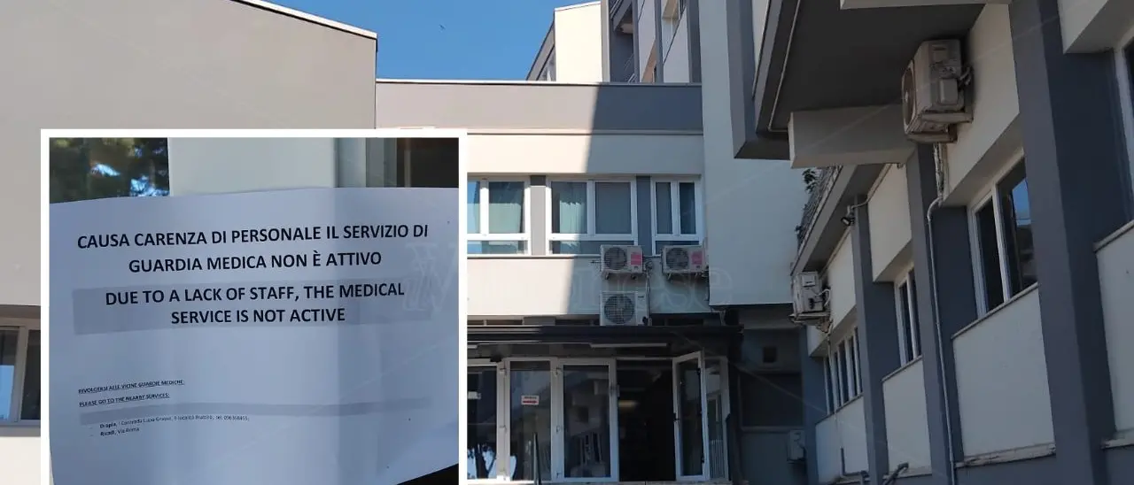 Manca il personale, niente Guardia medica a Tropea: un cartello davanti alla porta dell’ospedale avvisa i pazienti increduli