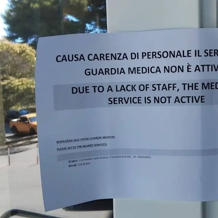 Et voilà, a Tropea la Guardia medica è tornata attiva: scompare il cartello che avvisava della sospensione del servizio