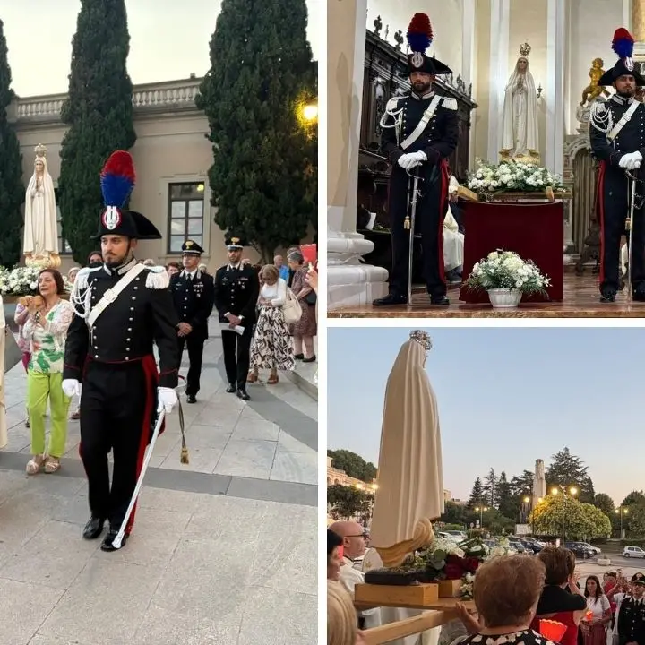 I carabinieri partecipano alla messa per la Madonna pellegrina di Fatima nella chiesa di San Leoluca