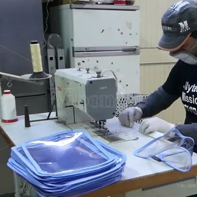 Tropea, l’azienda che produce visiere da donare ai sanitari: «Sono i più esposti nella battaglia» - Video
