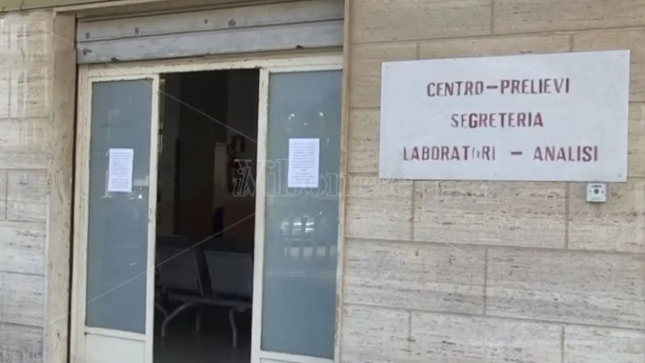 All'ospedale di Vibo laboratorio di analisi in tilt da oltre una settimana: installato un gruppo di continuità contro i black out. Piscitelli: «Colpa dell'Enel, problema risolto»