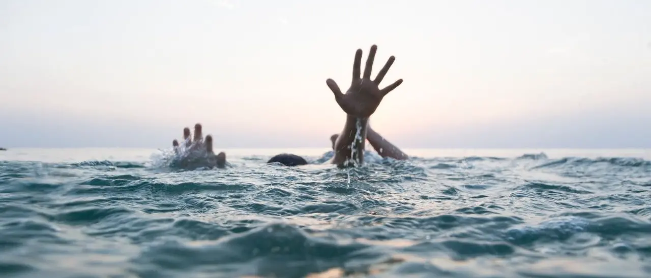 Tragedia sfiorata a Parghelia, un bagnante accusa un malore in mare e rischia di annegare: trasportato in ospedale in codice rosso