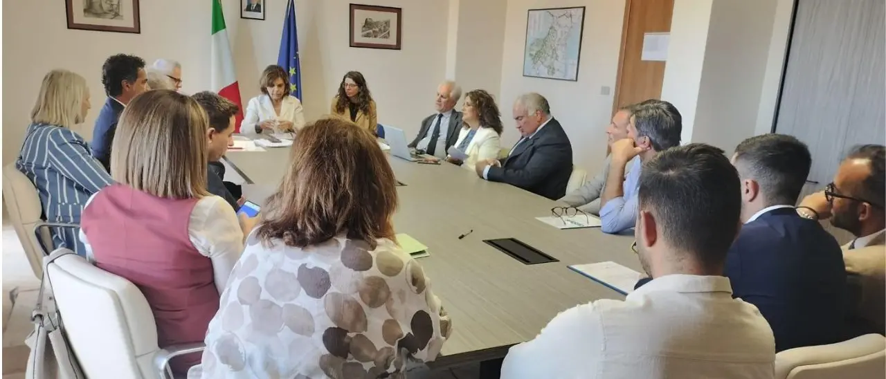 Agricoltura, siglato in Prefettura a Vibo un protocollo contro il lavoro nero e il caporalato: il plauso dei sindacati