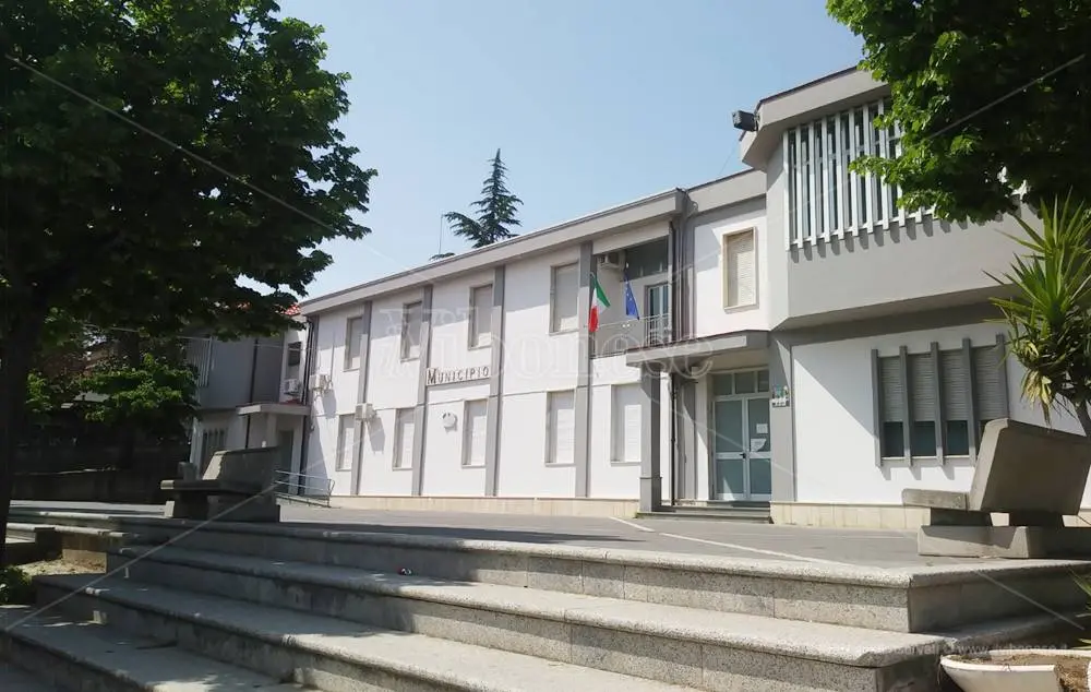 San Calogero, si acuisce lo scontro sull’assegnazione dei buoni spesa