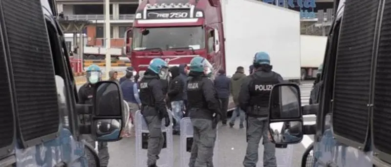 Coronavirus, 40 auto bloccate a Villa San Giovanni