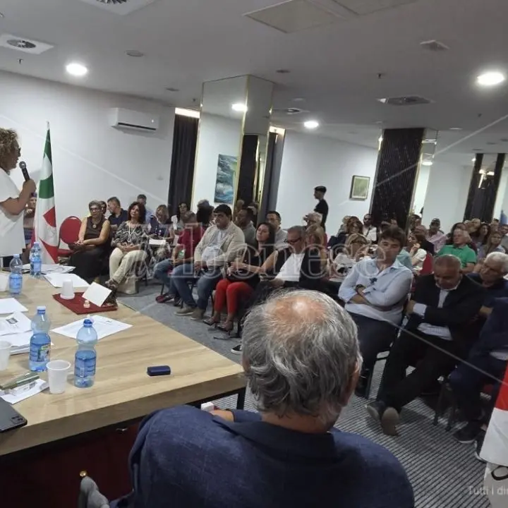 Pd Vibo, Teresa Esposito proclamata segretaria: «I pettegolezzi restino fuori dal partito». Irto: «Il candidato alla Regione sarà scelto in Calabria»