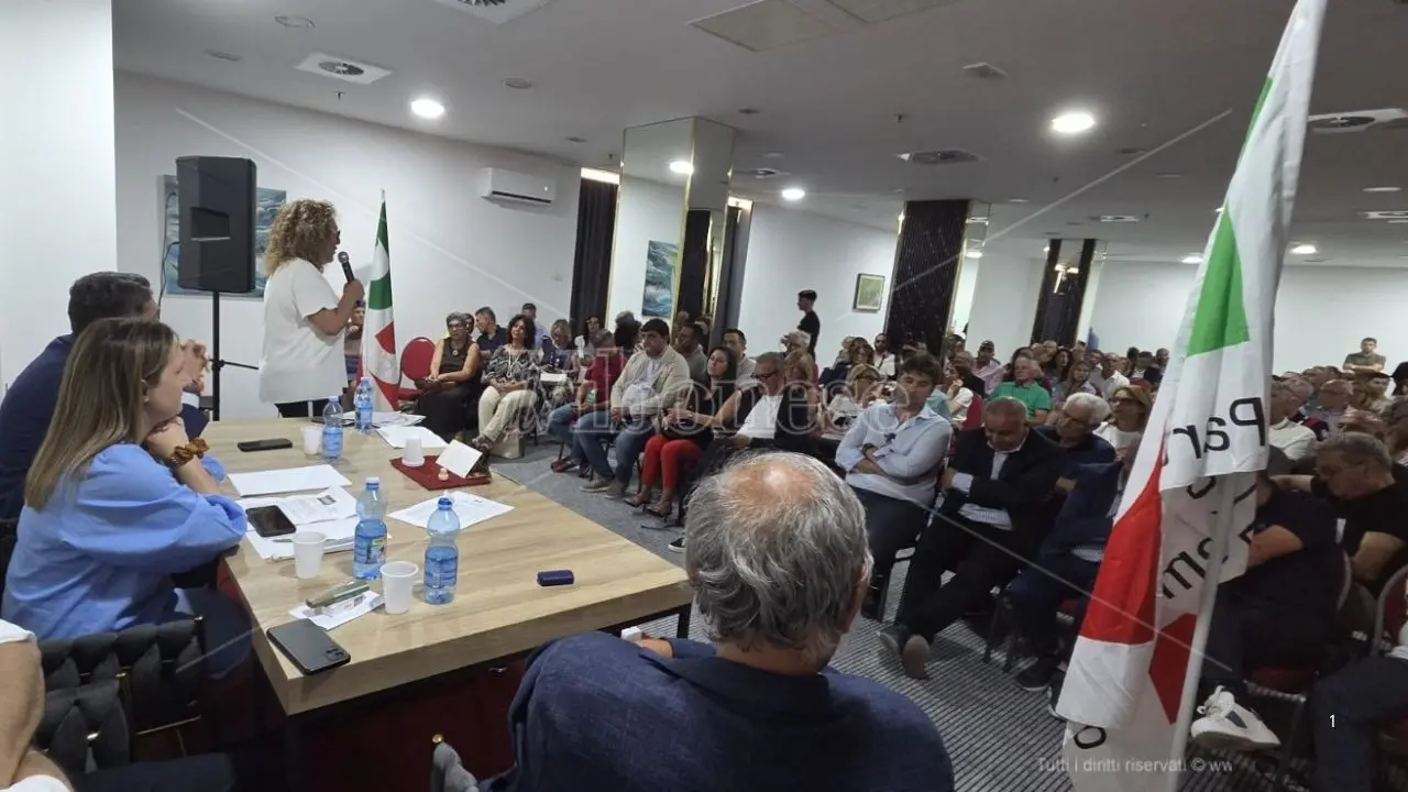 Pd Vibo, Teresa Esposito proclamata segretaria: «I pettegolezzi restino fuori dal partito». Irto: «Il candidato alla Regione sarà scelto in Calabria»