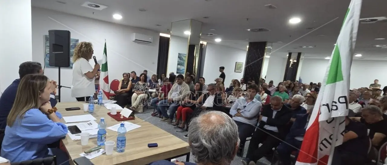 Pd Vibo, Teresa Esposito proclamata segretaria: «I pettegolezzi restino fuori dal partito». Irto: «Il candidato alla Regione sarà scelto in Calabria»