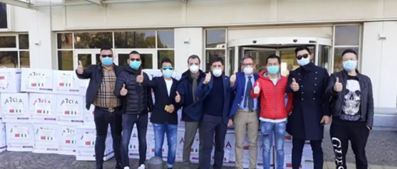 Coronavirus, gli imprenditori cinesi donano 1.600 tute protettive alla Calabria