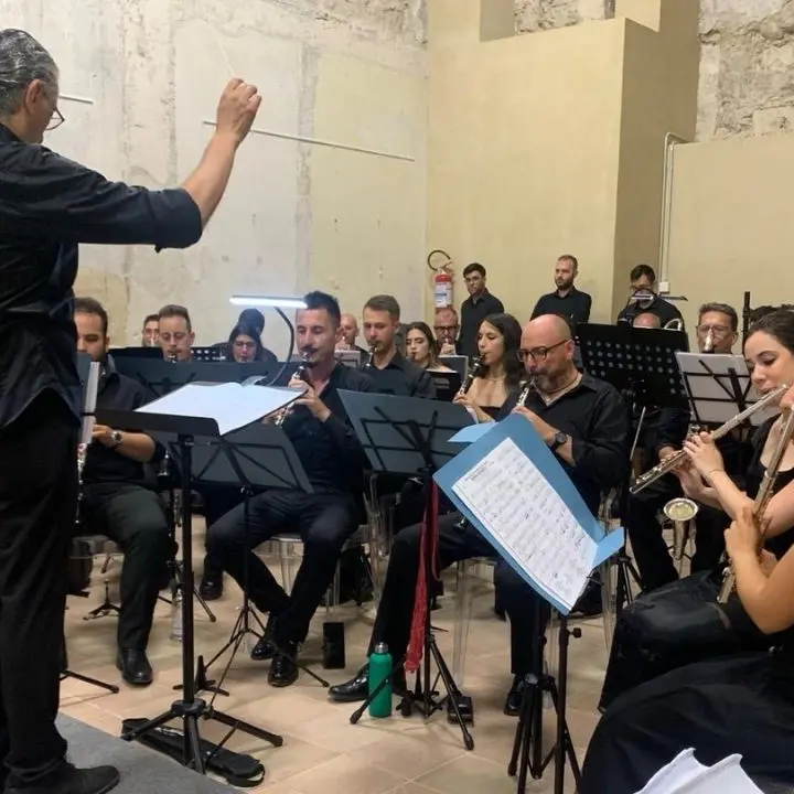 L'Orchestra di Fiati “Città di Tropea” incanta il pubblico dell’Auditorium Santa Chiara