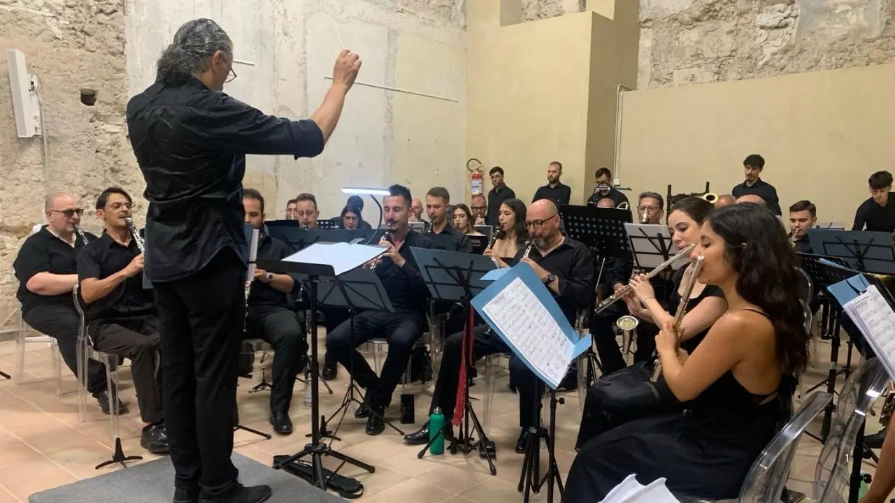 L'Orchestra di Fiati “Città di Tropea” incanta il pubblico dell’Auditorium Santa Chiara