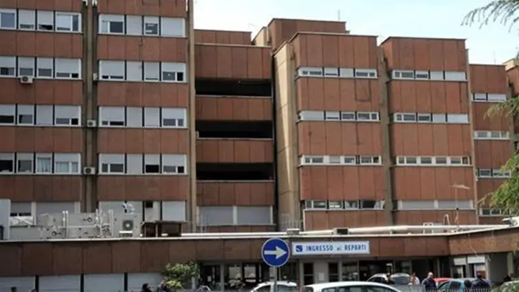 Foto LaPresse - Adriana Sapone 21/04/2016 Reggio Calabria ( Italia ) Cronaca Operazione Guardia di Finanza Mala Sanitas -11 misure cautelari nei confronti del personale sanitario per reati di falso ideologico e interruzione di gravidanza senza consenso, commessi nel presideio ospedaliero \"Bianchi Melacrino Morelli\" di Reggio Calabria. Nella foto L\\'ingresso degli Ospedali Riuniti Photo LaPresse - Adriana Sapone , LaPresse