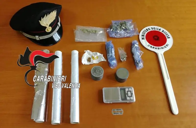 Droga in casa, denunciato dai carabinieri dipendente della Provincia di Vibo