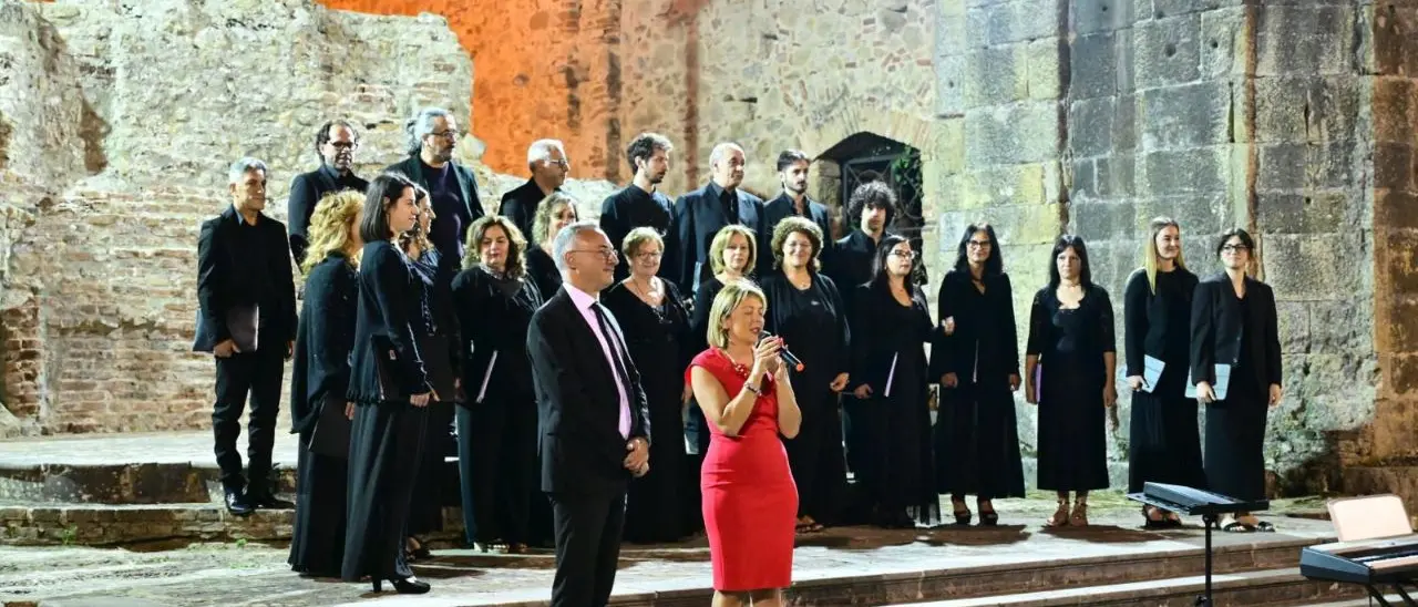Soriano, il Parco archeologico incanta tra musica e cultura: grande successo per la serata Voci sotto le Stelle